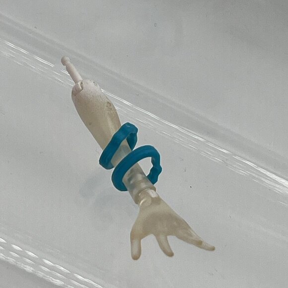 Monster High Replacement Spectra Vondergeist Ghoul Spirit Pink Shoes Heels & arm - Picture 7 of 9